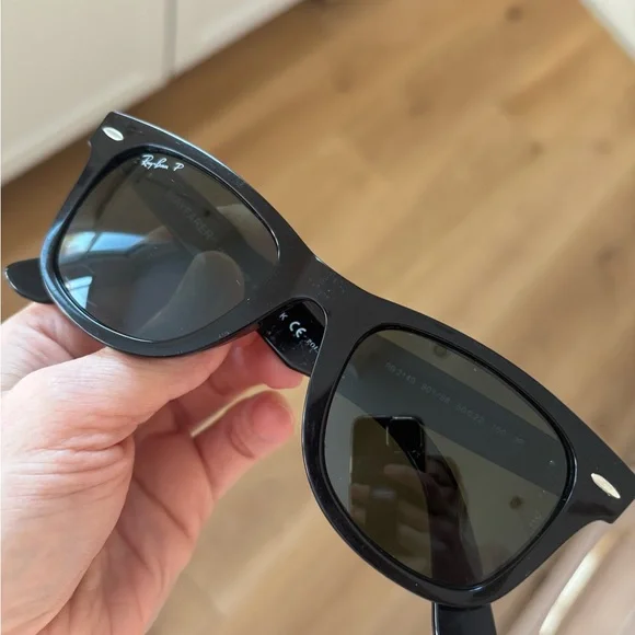 Ray-Ban Classic Black Wayfarer Sunglasses - Picture 2 of 4